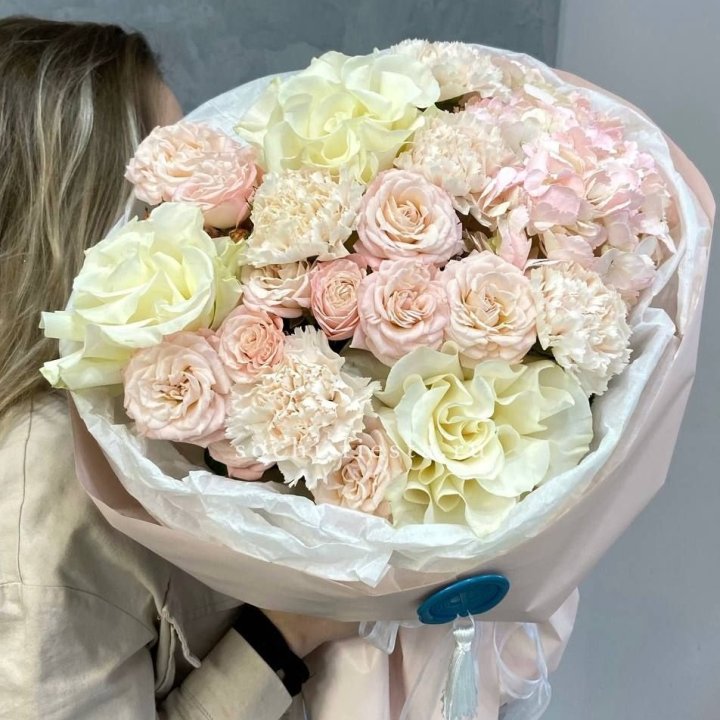 Дизайнерский букет Gentle с доставкой в Хосте и Кудепсте