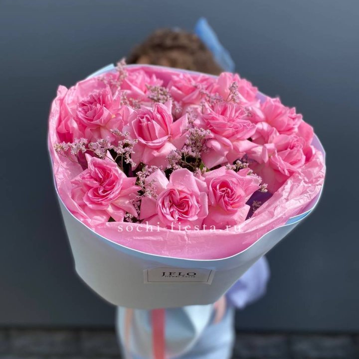 Букет французских розовых роз  в Хосте и Кудепсте