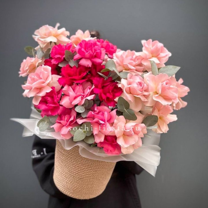 23 Французские розы Микс в боксе в Хосте и Кудепсте