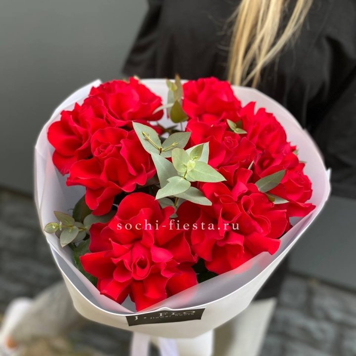 9 Красных французских роз с доставкой в Хосте и Кудепсте