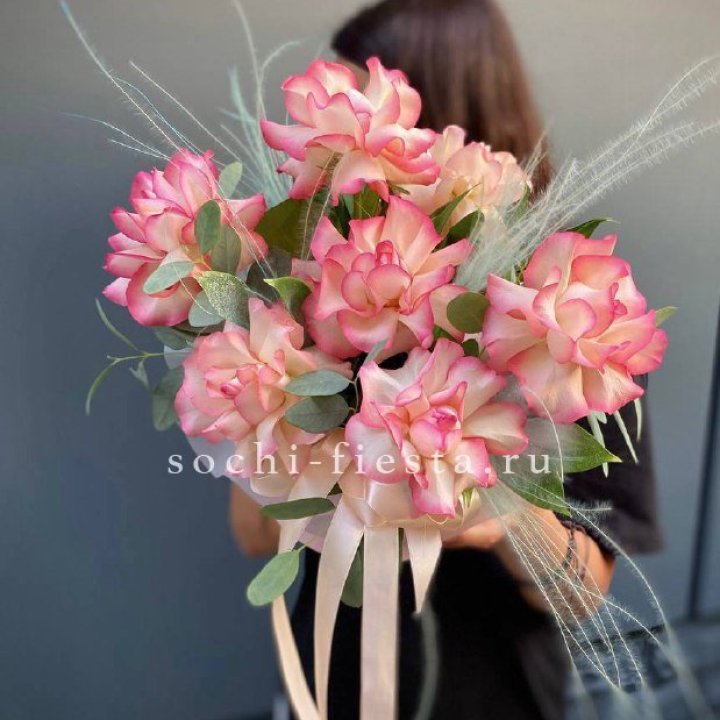 9 Французских роз Джумилия в боксе в Хосте и Кудепсте