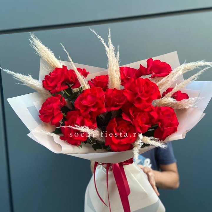 15 Красных французских розы в Хосте и Кудепсте