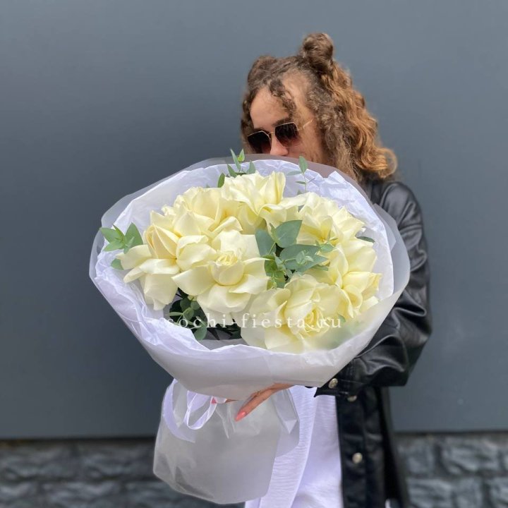 7 Белых французских роз  в Хосте и Кудепсте