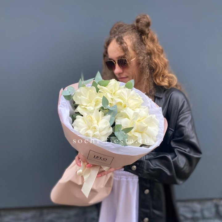 5 Белых французских роз в Хосте и Кудепсте