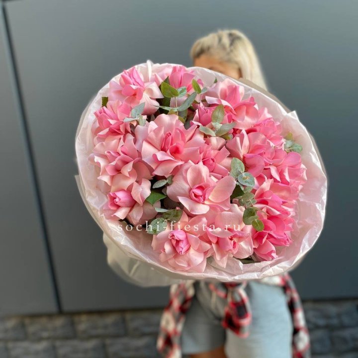 17 розовых роз в Хосте и Кудепсте