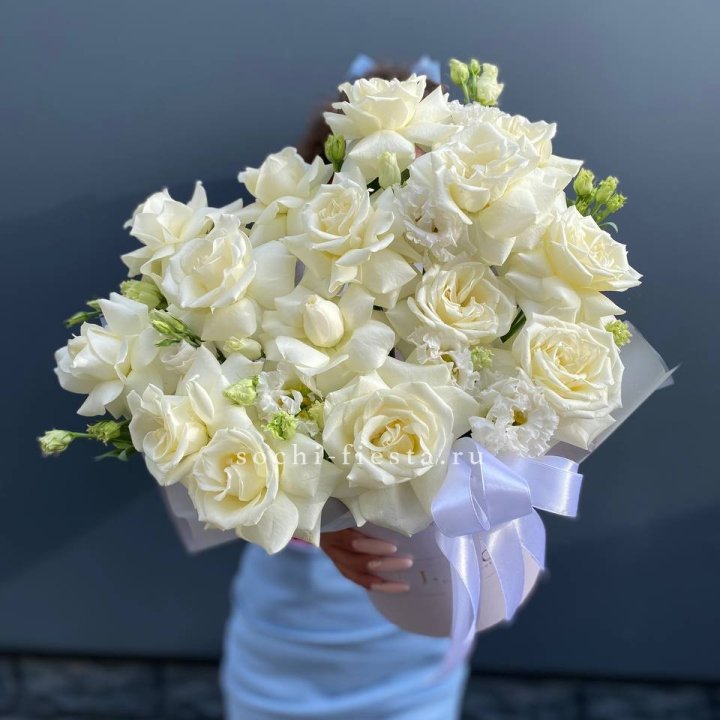 Коробка с цветами "Swan" в Хосте и Кудепсте