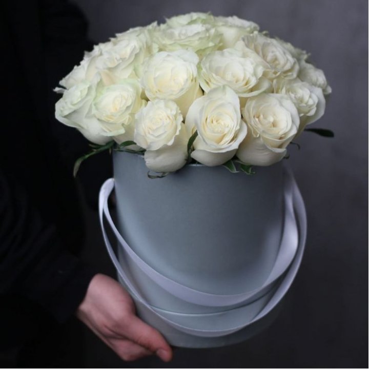 15 белых роз в цилиндре в Хосте и Кудепсте