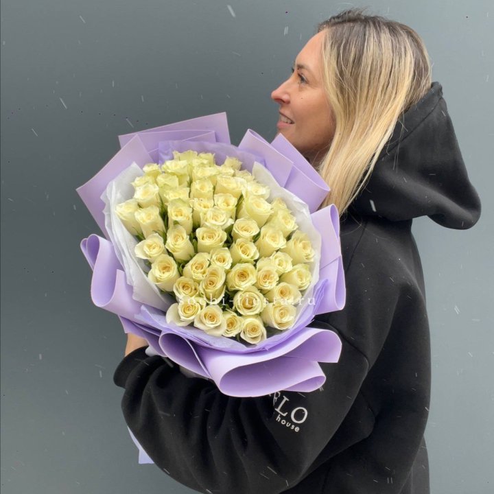 51 белая кенийская роза в оформлении в Хосте и Кудепсте