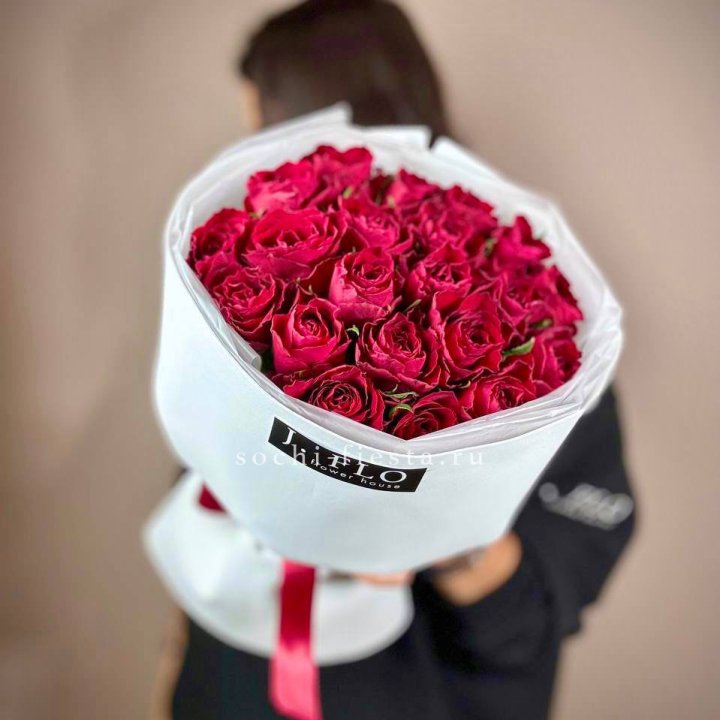 Букет красных роз Madam red в Хосте и Кудепсте