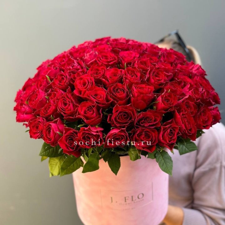 101 кенийская роза в цилиндре с доставкой в Хосте и Кудепсте