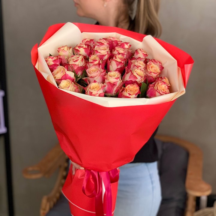 Букет роз Chapeau в Хосте и Кудепсте