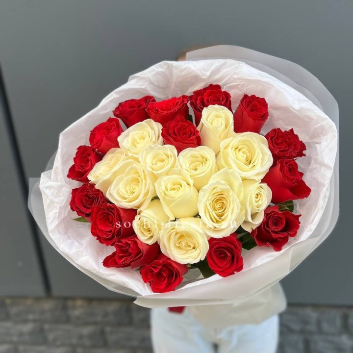 27 роз микс в Хосте и Кудепсте