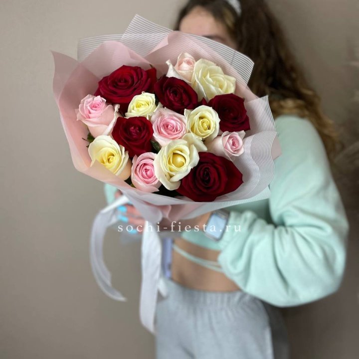 15 роз "Carousel" в Хосте и Кудепсте