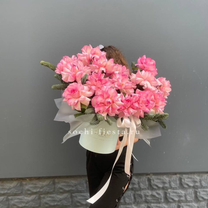 Бокс из 15 французских роз в Хосте и Кудепсте