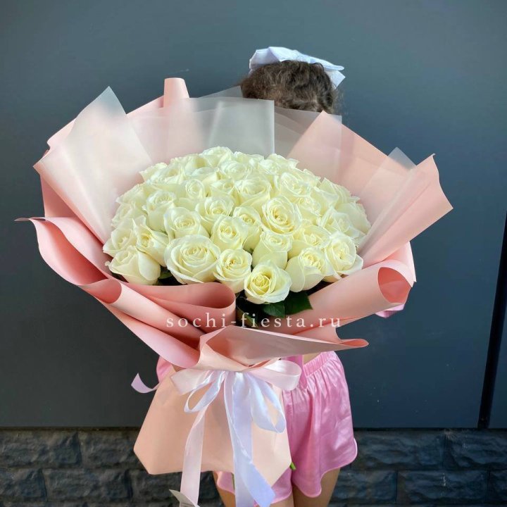 35 белых роз в Хосте и Кудепсте
