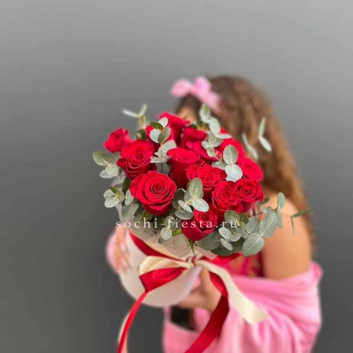 15 Красных роз в боксе №2 в Хосте и Кудепсте