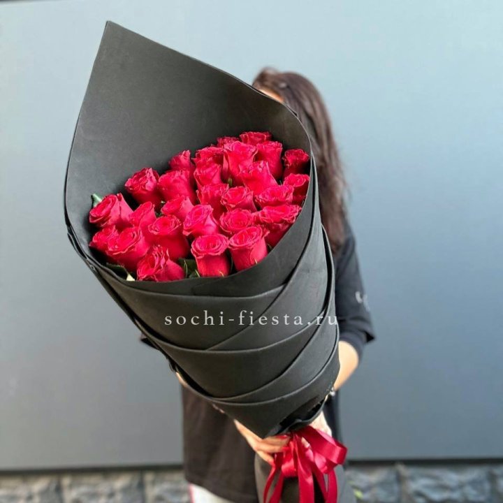 25 высоких красных роз с доставкой в Хосте и Кудепсте