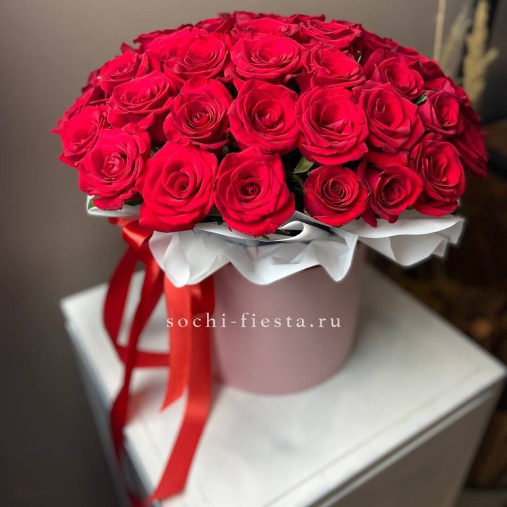 Красные розы 51шт  в коробке в Хосте и Кудепсте