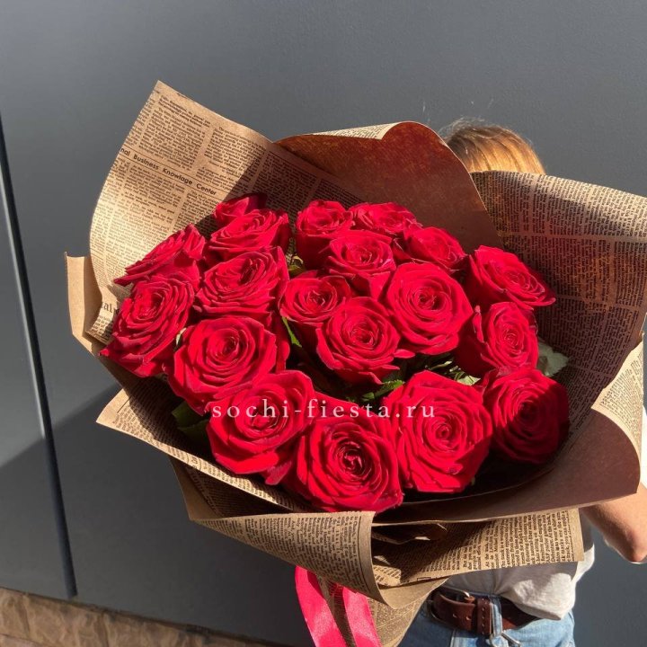 19 красных роз Леди Крафт в Хосте и Кудепсте