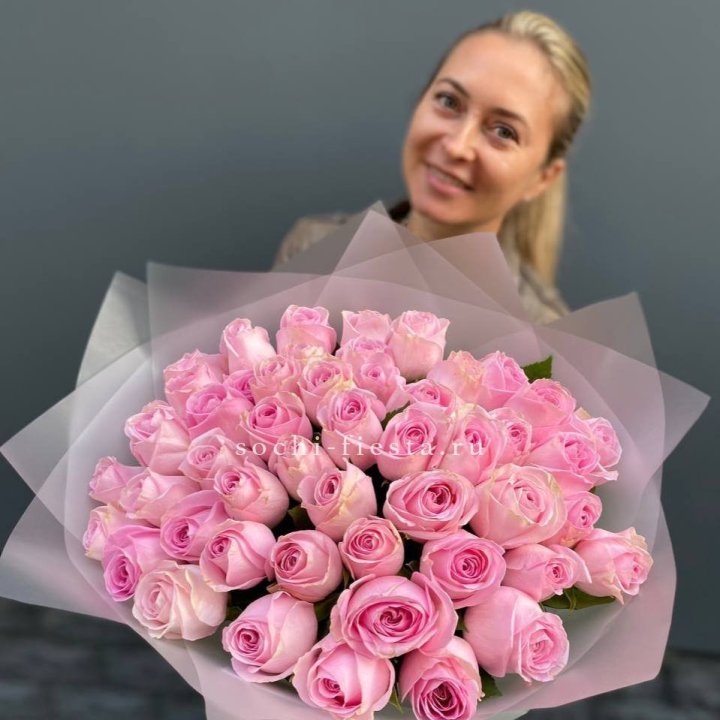 51 розовая роза в Хосте и Кудепсте