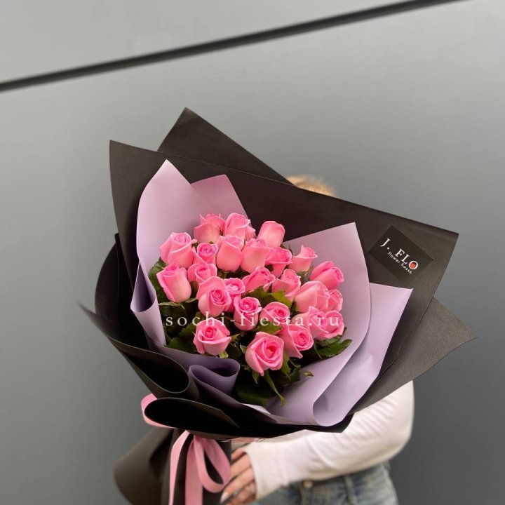 19 розовых роз BLVCK в Хосте и Кудепсте