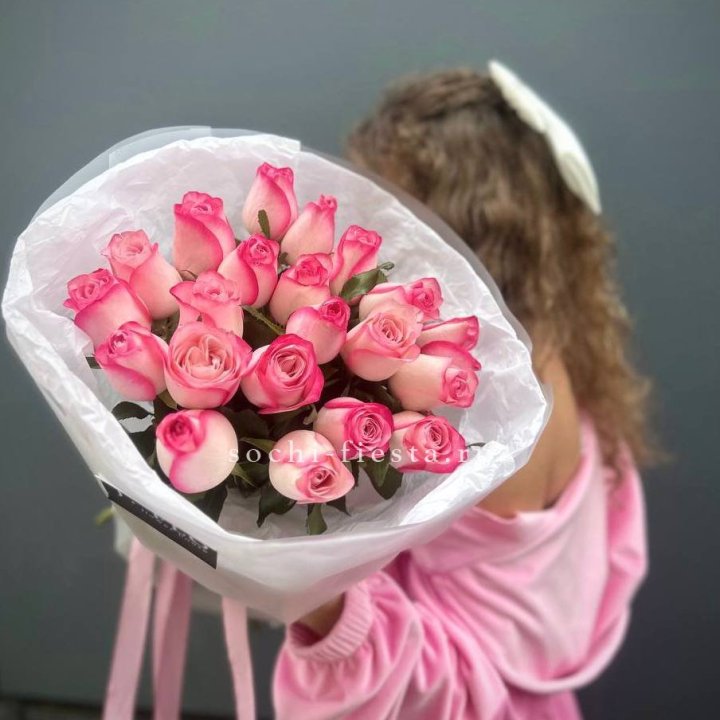 21 розовые розы Венди  в оформлении в Хосте и Кудепсте