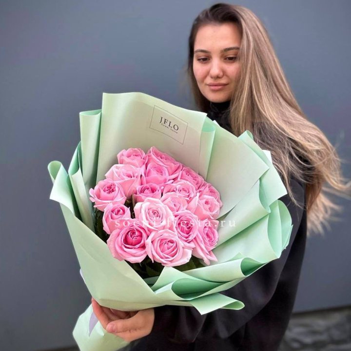 17 розовых роз в Хосте и Кудепсте