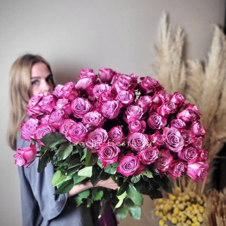 Охапка высоких роз Deep Purple в Хосте и Кудепсте