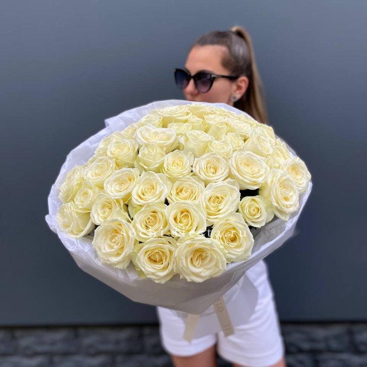 51 белая роза  в Хосте и Кудепсте