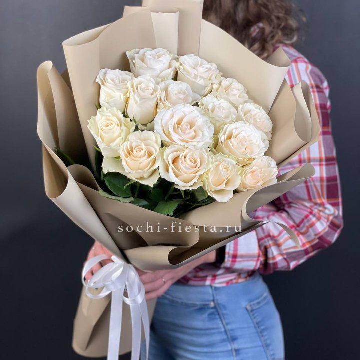 15 белых роз Coffee в Хосте и Кудепсте