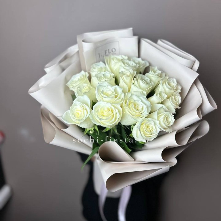 19 белых роз  в Хосте и Кудепсте