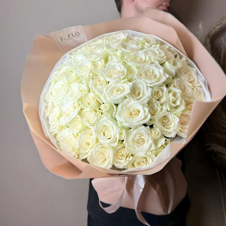 51 белая  роза в оформлении в Хосте и Кудепсте