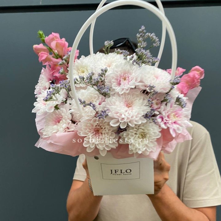 Сумочка из стойких цветов  в Хосте и Кудепсте