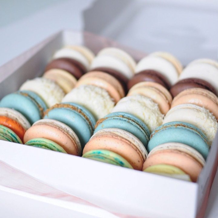 Коробка макаронс XL в Хосте и Кудепсте