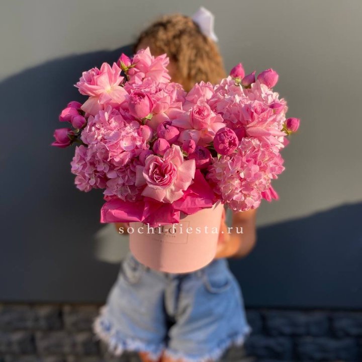 Цветочная композиция "Passion" в Хосте и Кудепсте