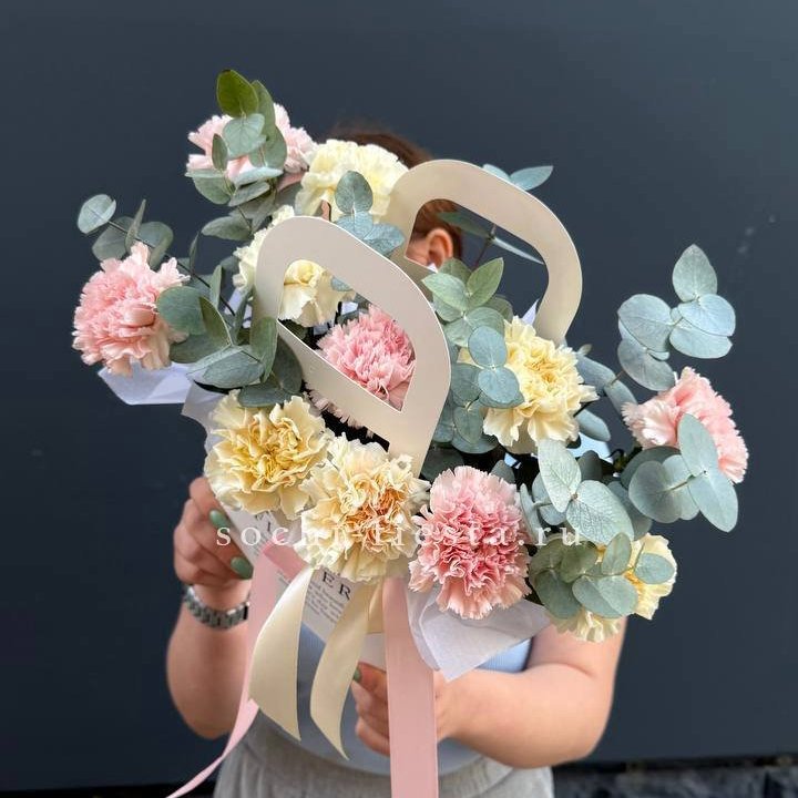 Сумочка из диантусов в Хосте и Кудепсте