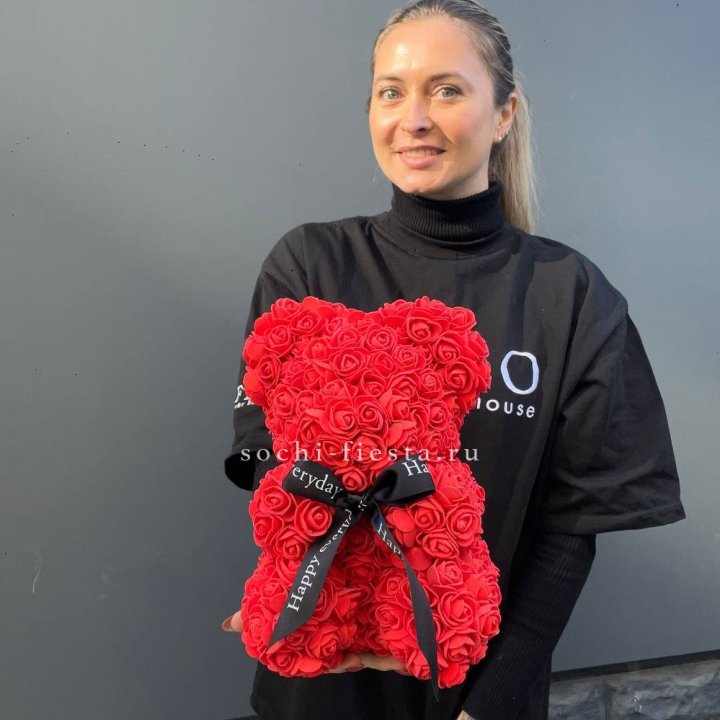 Медведь из роз красный в Хосте и Кудепсте