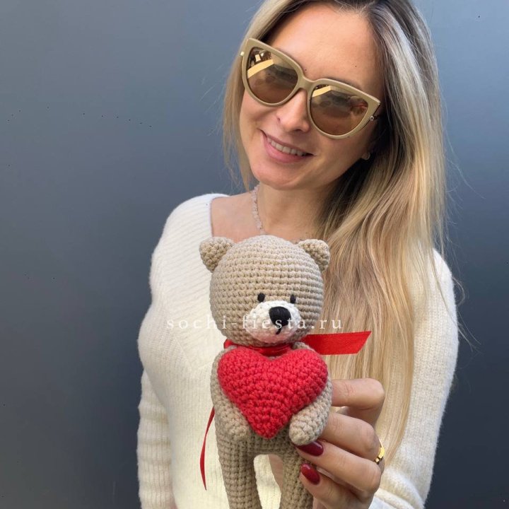 Мишка с сердцем ручной работы в Хосте и Кудепсте