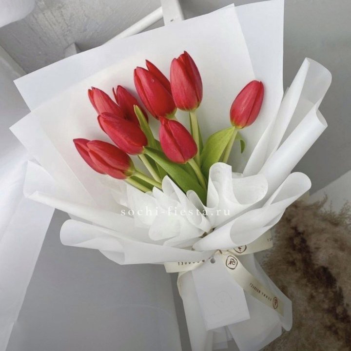 Букет красных тюльпанов в Хосте и Кудепсте