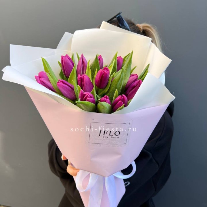 15 пурпурных тюльпанов в Хосте и Кудепсте