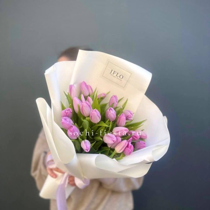 25 сиреневых тюльпанов в Хосте и Кудепсте