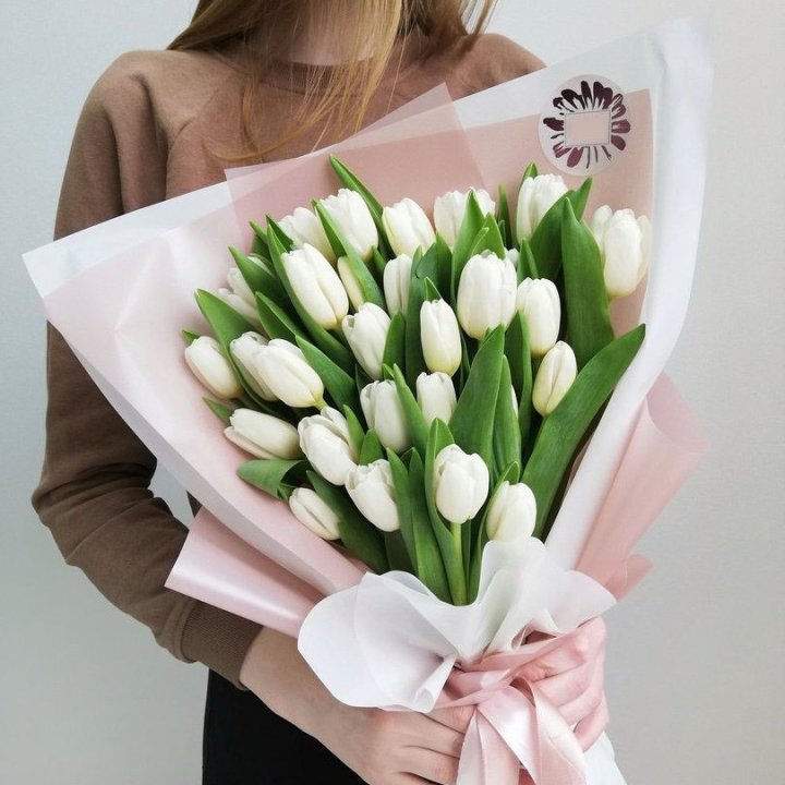 Букет белых тюльпанов "Моника" в Хосте и Кудепсте