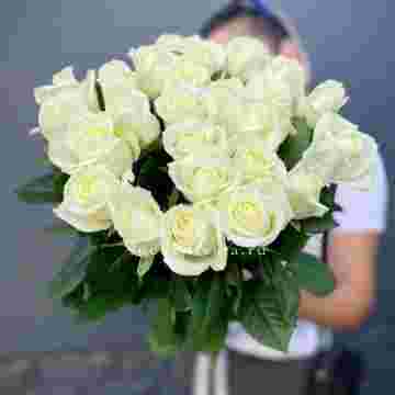 Голландские розы White 25 с доставкой в Хосте и Кудепсте