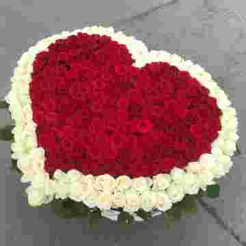 333 розы в корзине Heart с доставкой в Хосте и Кудепсте